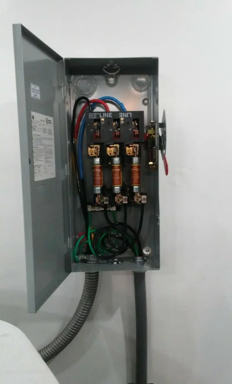 Three-phase disconnect switch installed for Smoke Detector Installation in Woods Creek